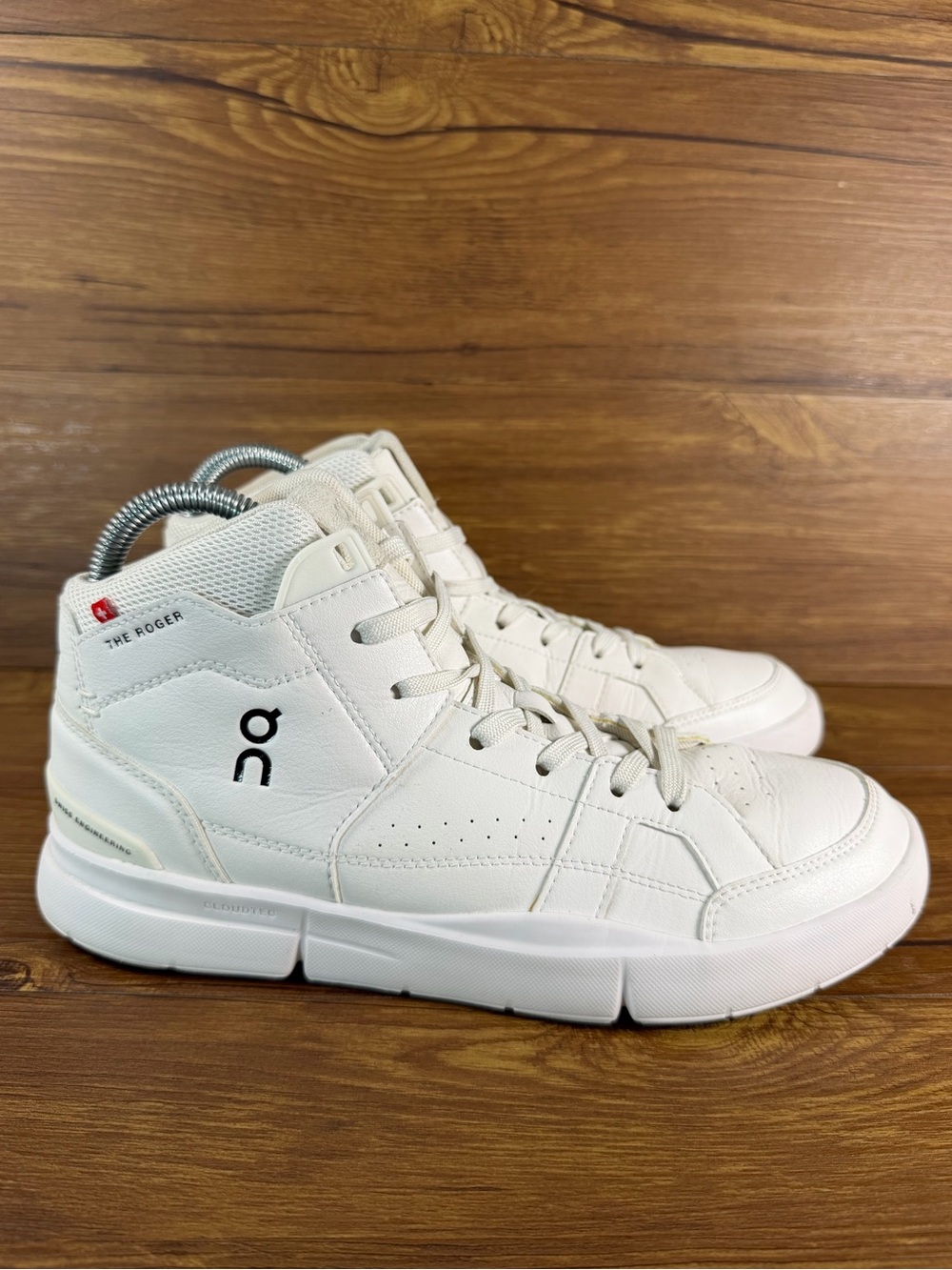 ON Running Women's Size 9 The Roger Clubhouse Mid Triple White Mid Top Lace Up